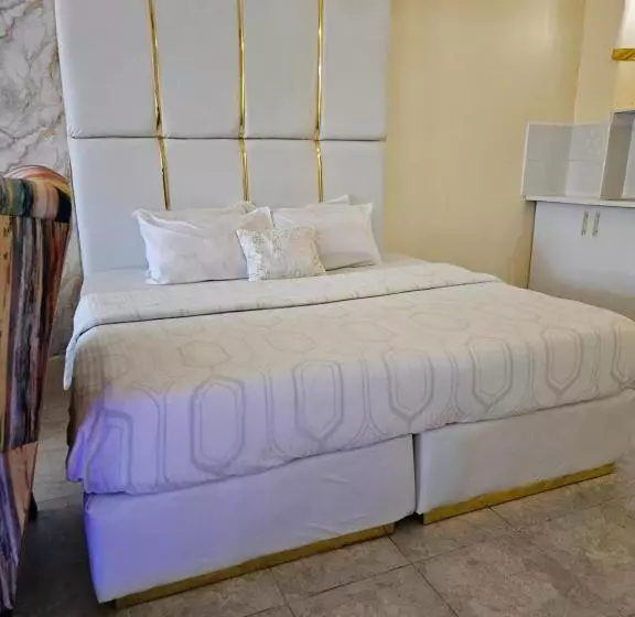 هتل Airport Studio Apartments Jkia