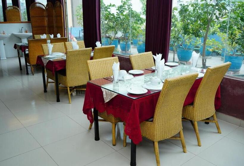 هتل Garden Residents Uttara   Lake View