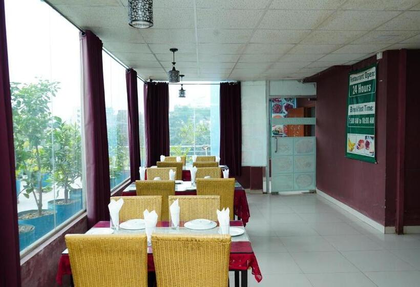 هتل Garden Residents Uttara   Lake View