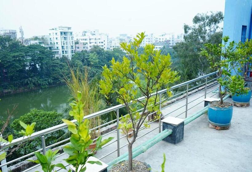 هتل Garden Residents Uttara   Lake View