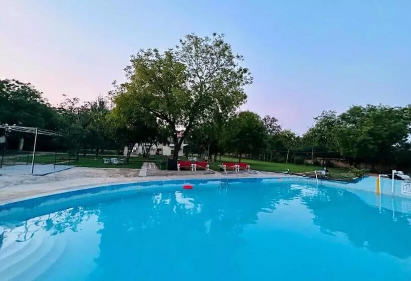 ホテル Willow Wood Villa   Sohna Road Gurugram