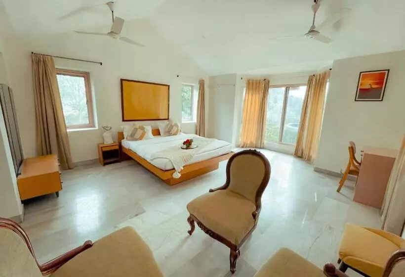 ホテル Willow Wood Villa   Sohna Road Gurugram