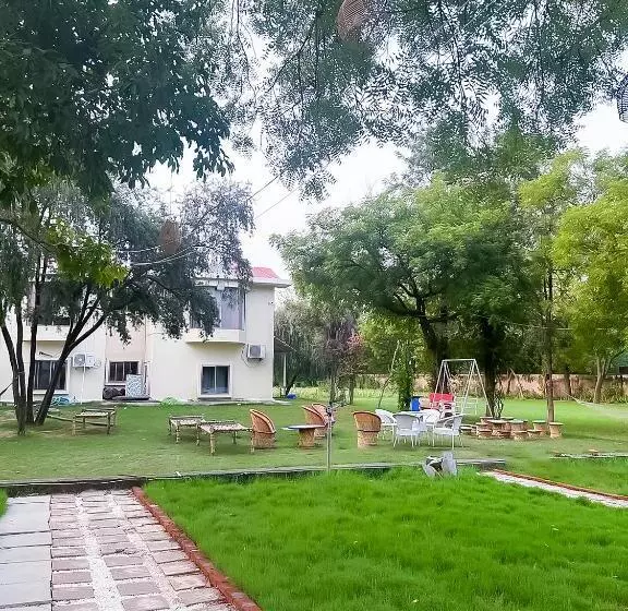 ホテル Willow Wood Villa   Sohna Road Gurugram