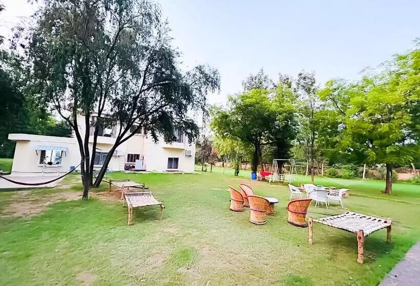 ホテル Willow Wood Villa   Sohna Road Gurugram