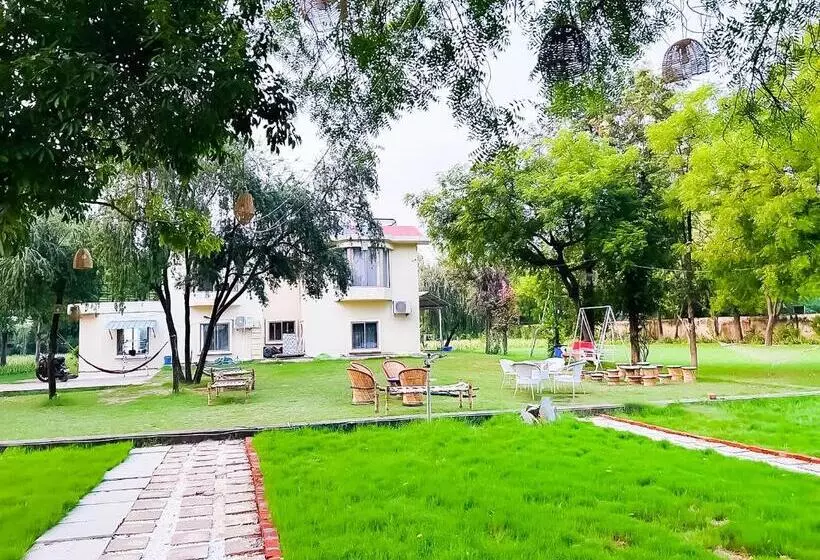 ホテル Willow Wood Villa   Sohna Road Gurugram