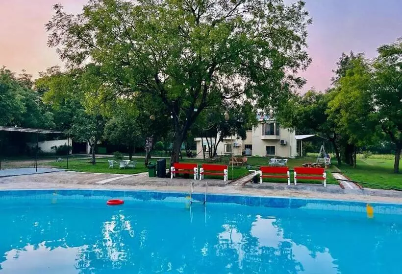 ホテル Willow Wood Villa   Sohna Road Gurugram