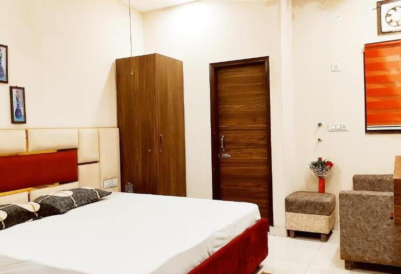 Motel Desire Suites    Studio Luxurys   Lpu Law Gate    Special For Families, Students, Couples, Cor