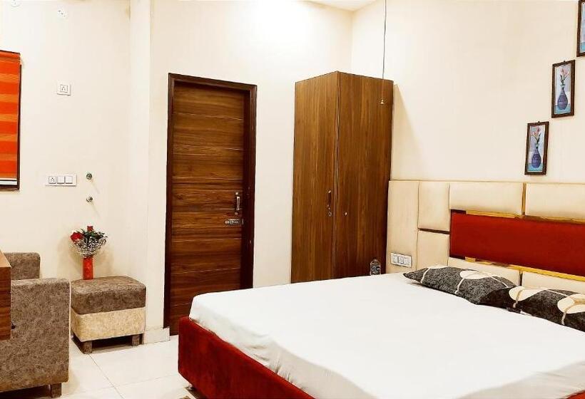 Motel Desire Suites    Studio Luxurys   Lpu Law Gate    Special For Families, Students, Couples, Cor