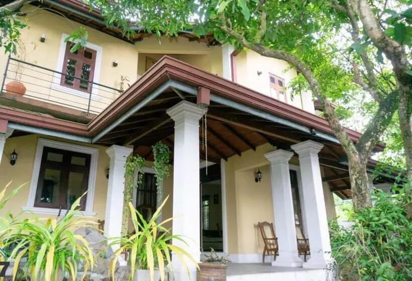 Majatalo Airport Villa D 87