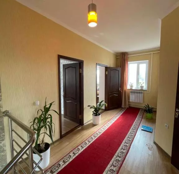 پانسیون Lake House