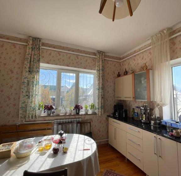 پانسیون Lake House