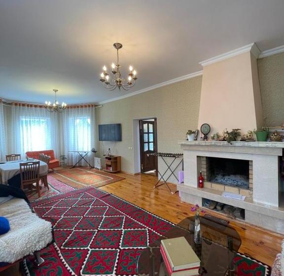 پانسیون Lake House