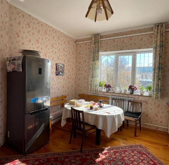 پانسیون Lake House