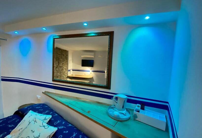 ペンション The Manarola Main Plaza