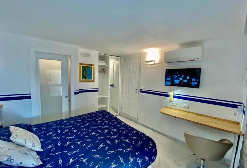 ペンション The Manarola Main Plaza