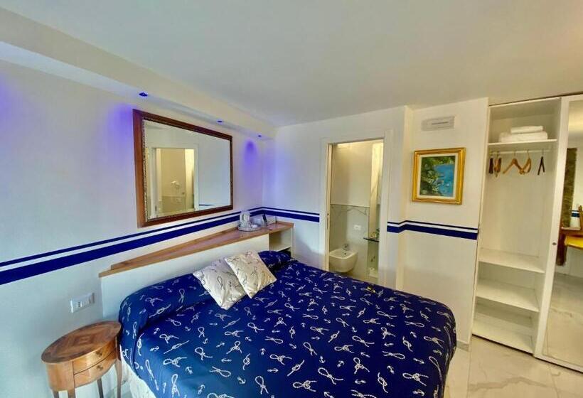 ペンション The Manarola Main Plaza