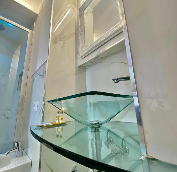 ペンション The Manarola Main Plaza