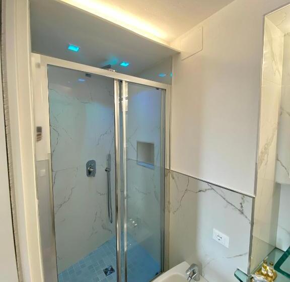 ペンション The Manarola Main Plaza