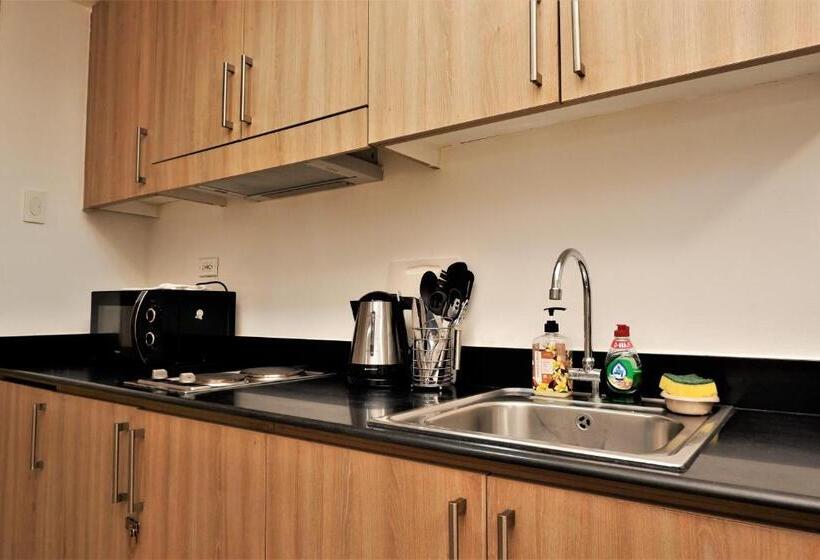 Shore Condo Moa Pasay 1155 Dynastel Staycation