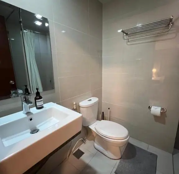 The Glenanna At The Fort   Uptown Parksuites Tower2