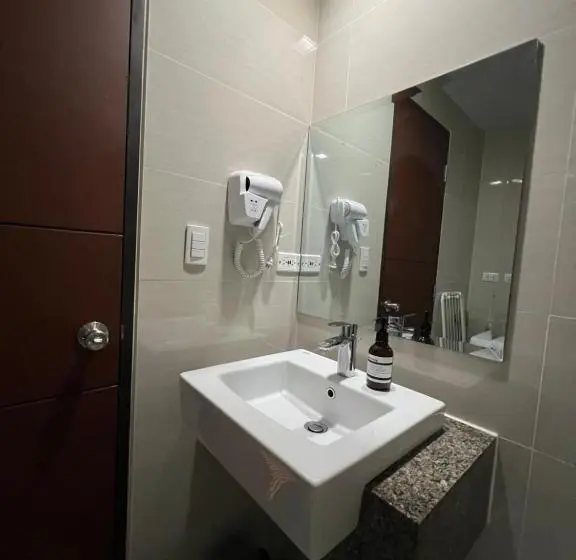 The Glenanna At The Fort   Uptown Parksuites Tower2