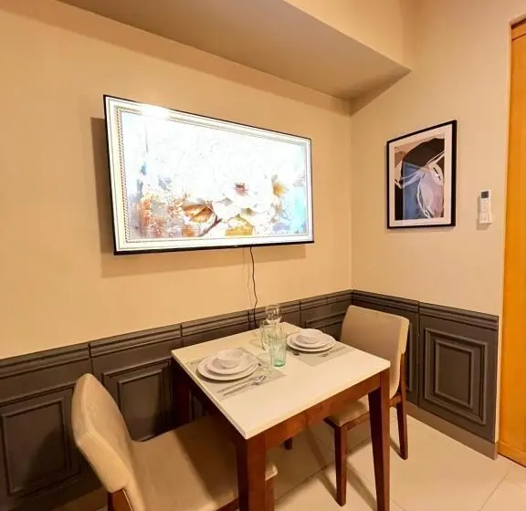 The Glenanna At The Fort   Uptown Parksuites Tower2
