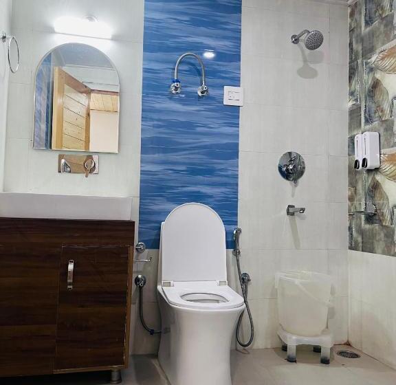 Aadarsh Hotel, Nanital