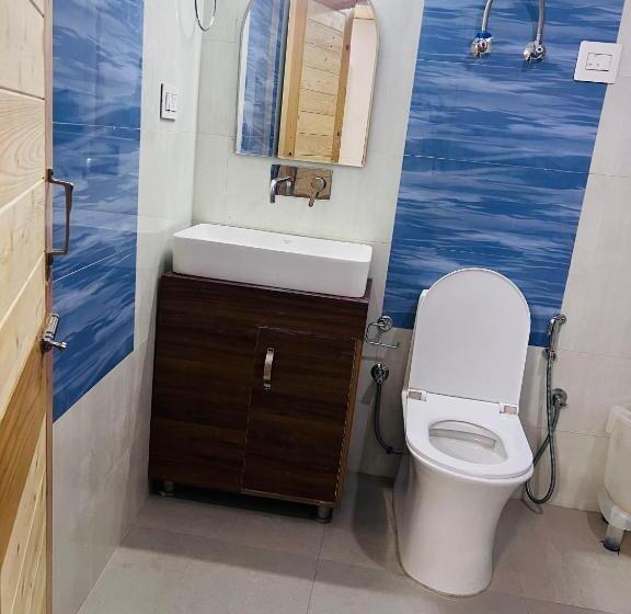 Aadarsh Hotel, Nanital