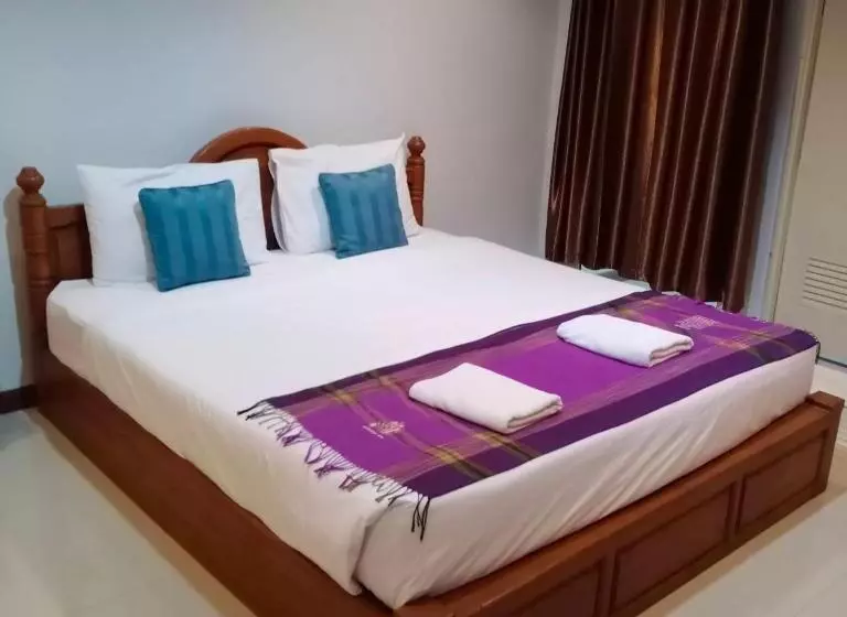 ホテル โรงแรมข้าหลวงเพลส
