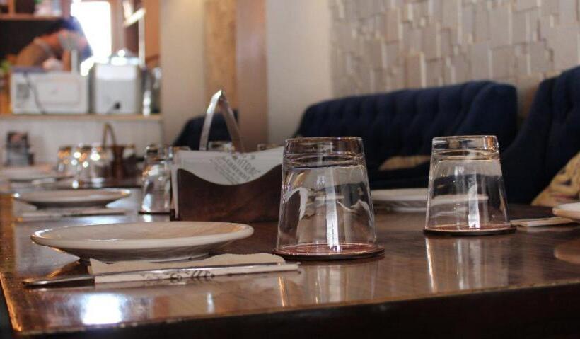 هتل Acacia Country Inn