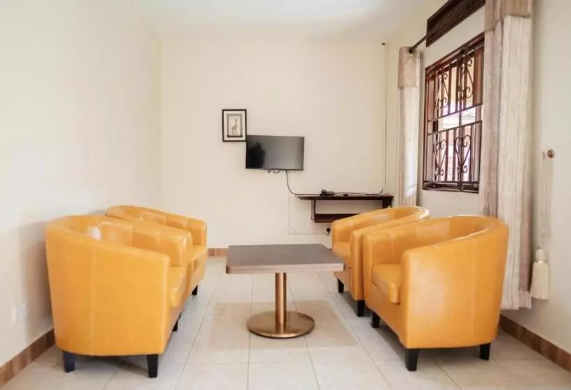 هتل Acacia Country Inn