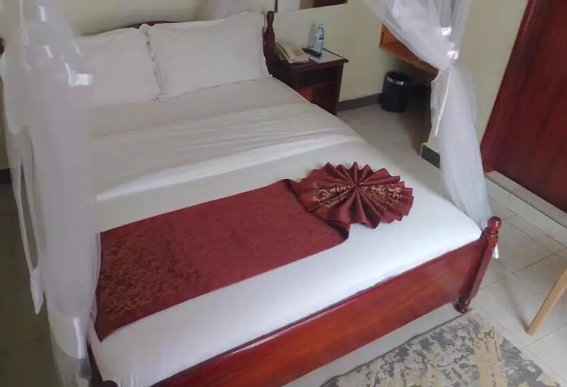 هتل Acacia Country Inn