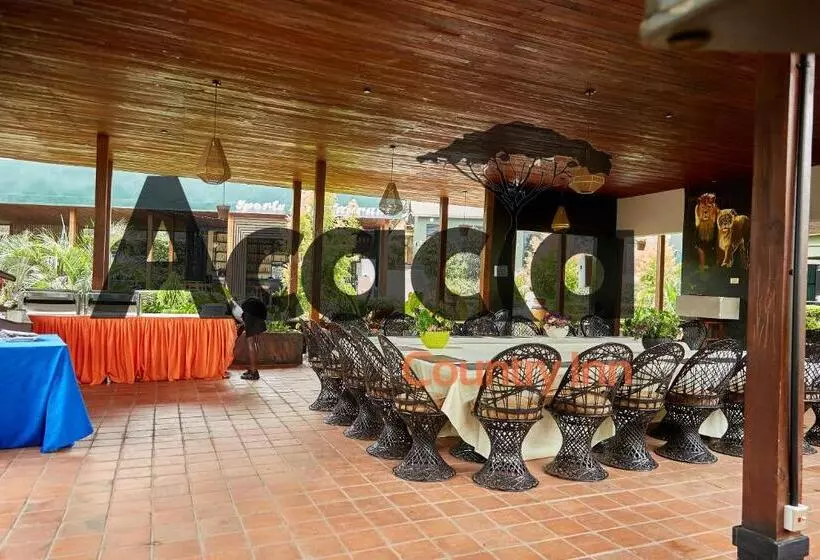 هتل Acacia Country Inn