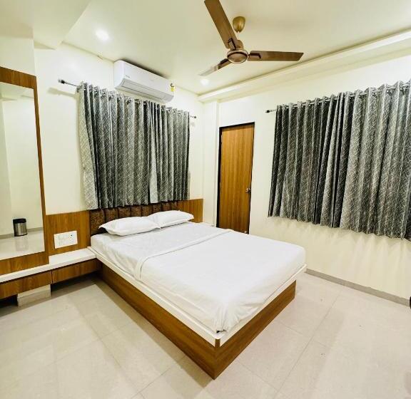 فندق Ekant Family Restaurant And Lodging