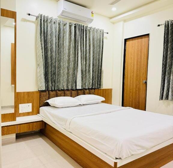 فندق Ekant Family Restaurant And Lodging