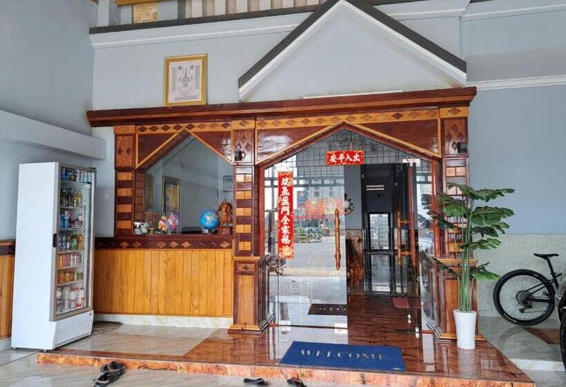 هتل Guesthouse Chamroeun Mongkul