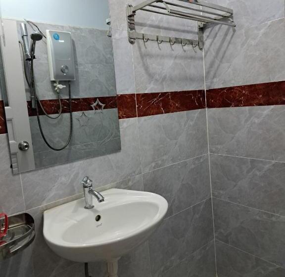 هتل Guesthouse Chamroeun Mongkul