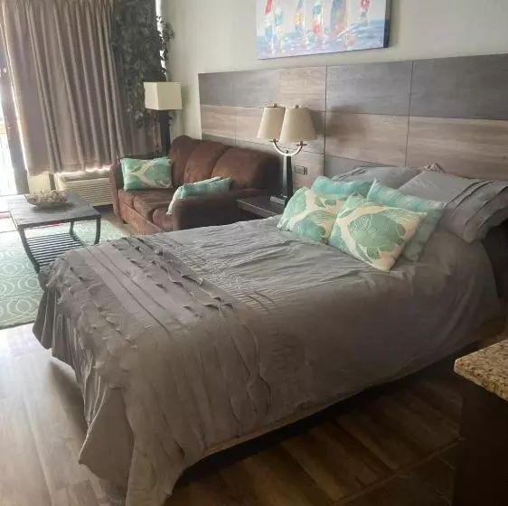 هتل Upgraded Studio At Landmark Resort ! 17 Pools, Lazy Rivers, Jacuzzis! 814