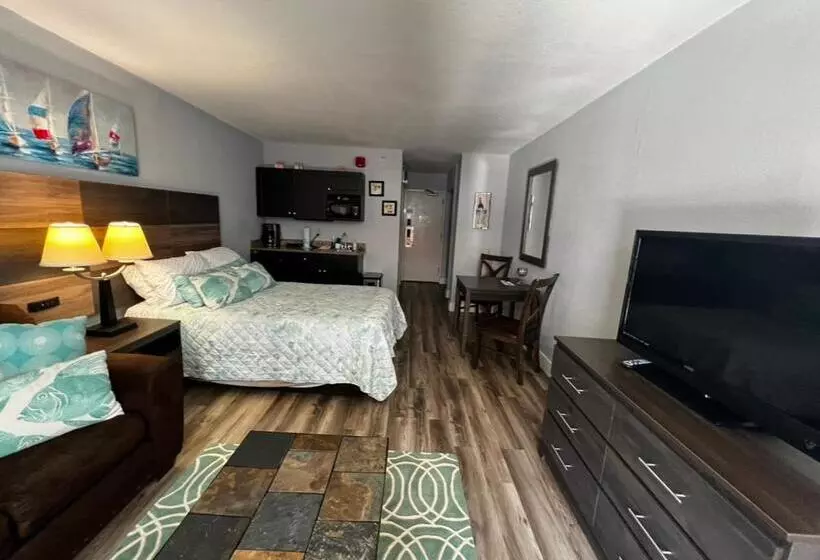 هتل Upgraded Studio At Landmark Resort ! 17 Pools, Lazy Rivers, Jacuzzis! 814