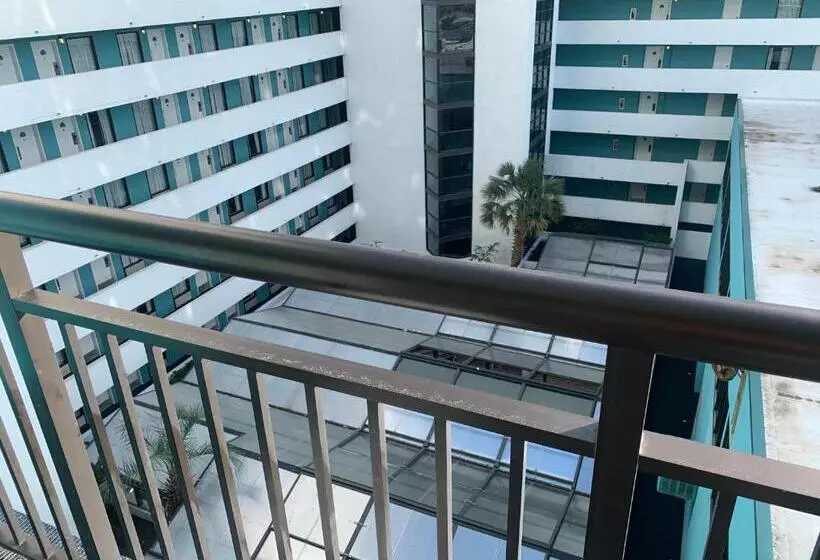 هتل Upgraded Studio At Landmark Resort ! 17 Pools, Lazy Rivers, Jacuzzis! 814