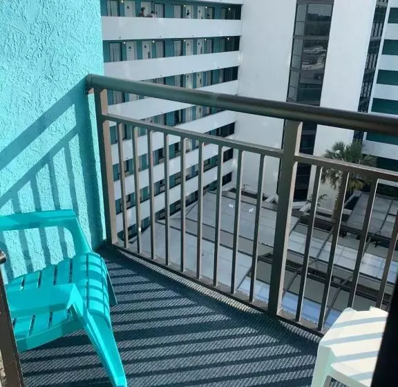 هتل Upgraded Studio At Landmark Resort ! 17 Pools, Lazy Rivers, Jacuzzis! 814