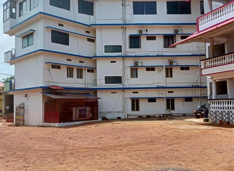 Отель Staymaker Patricia Residency