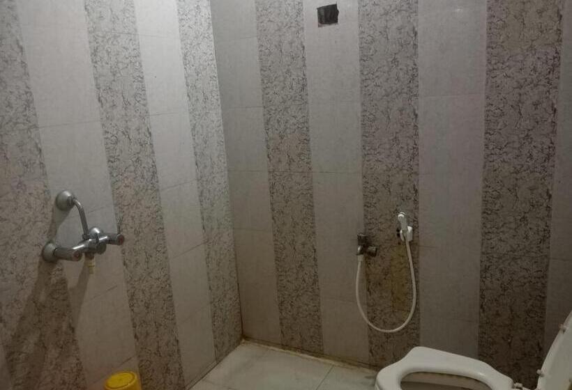 Отель Staymaker Patricia Residency