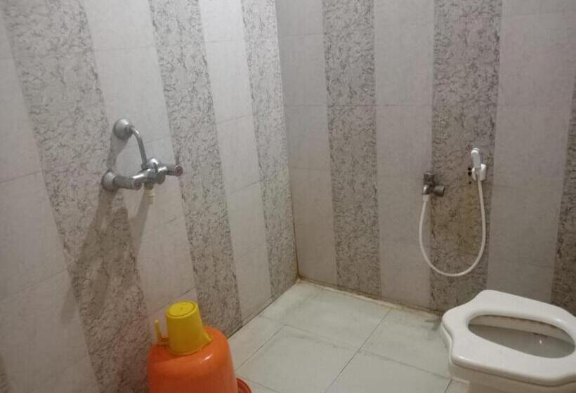 Отель Staymaker Patricia Residency