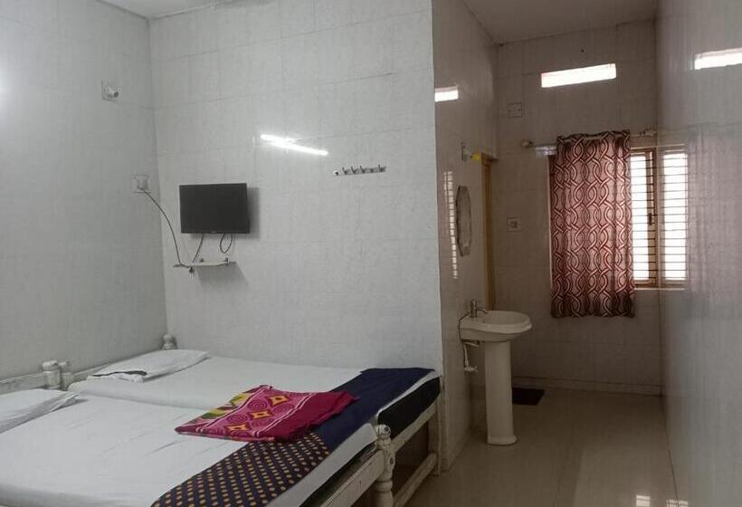 Отель Staymaker Patricia Residency