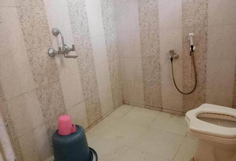 Отель Staymaker Patricia Residency