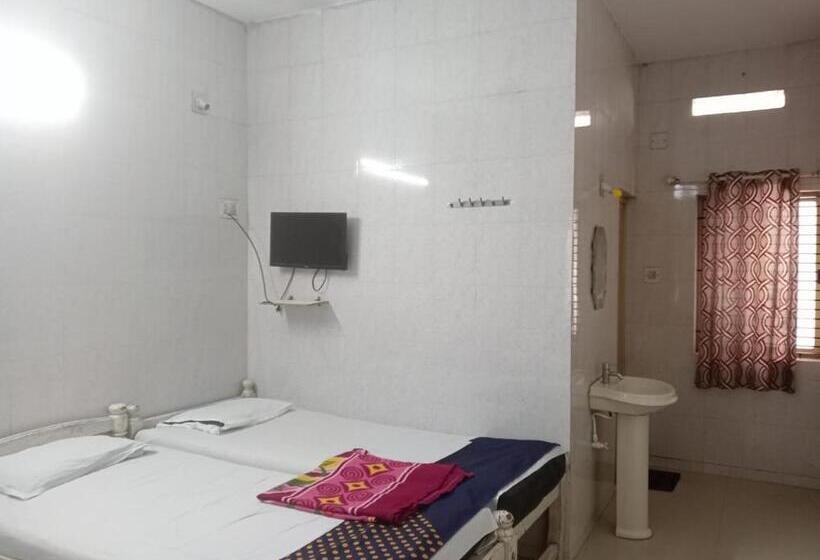 Отель Staymaker Patricia Residency