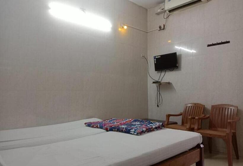 Отель Staymaker Patricia Residency