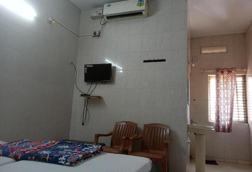 Отель Staymaker Patricia Residency