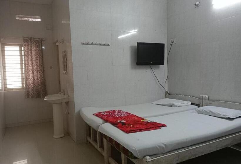 Отель Staymaker Patricia Residency